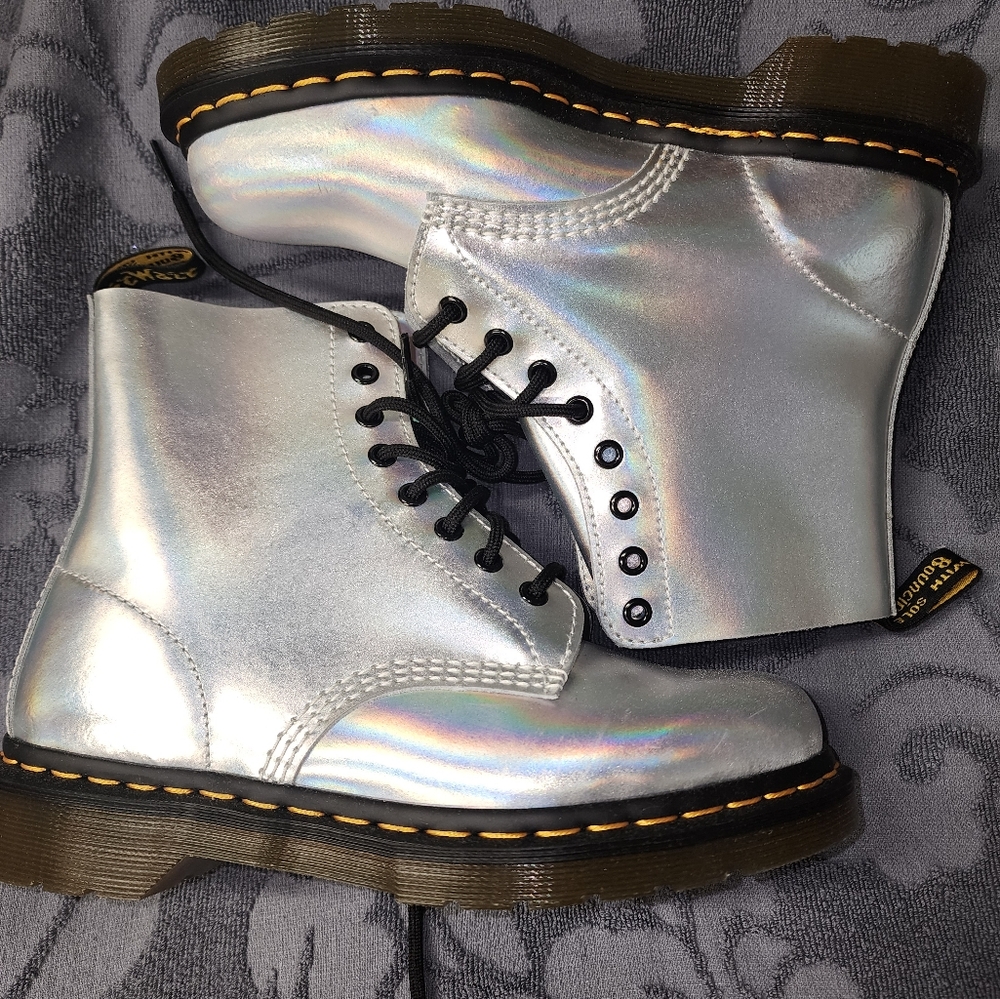 Dr Martens Silver Iridescent New W9